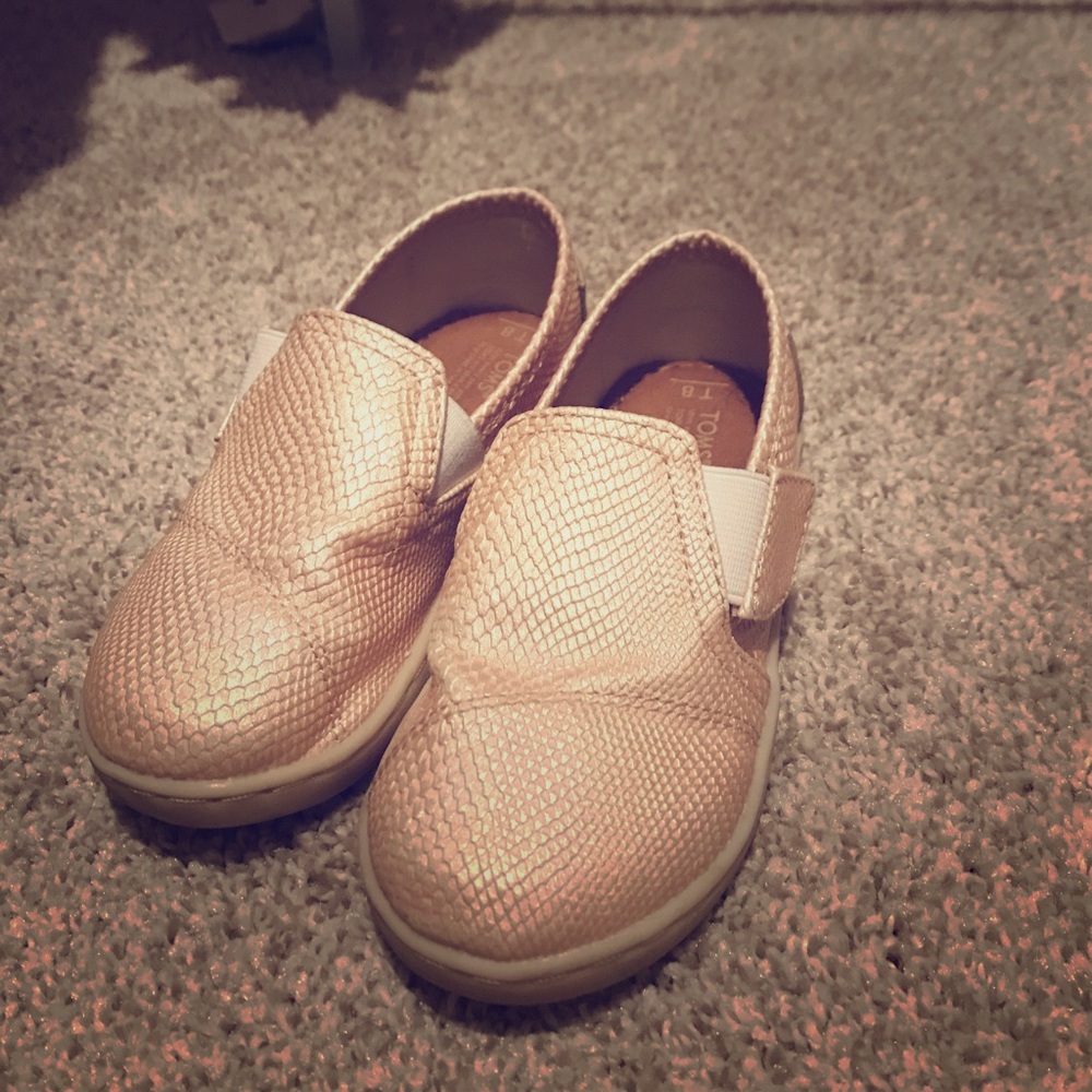 TOMS Size 8